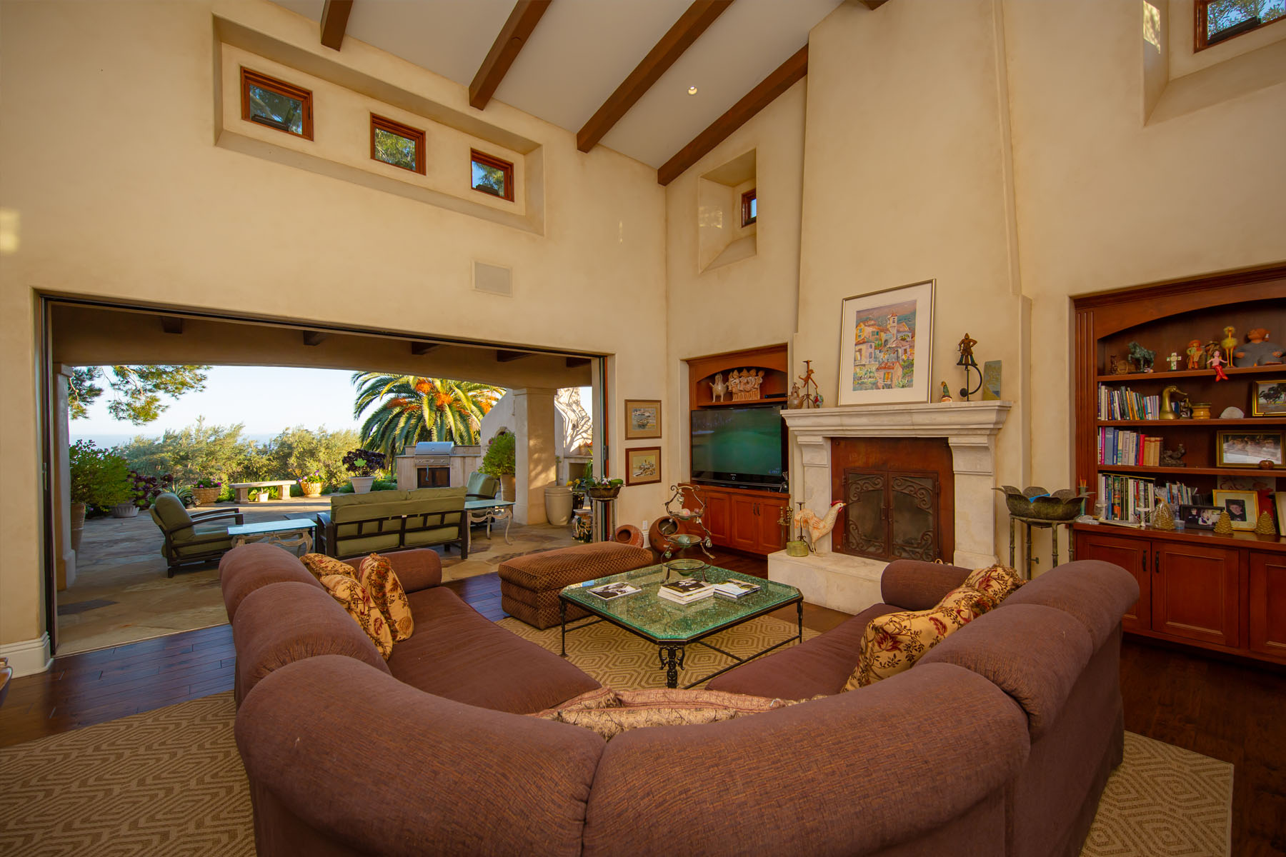 El Rancho living room
